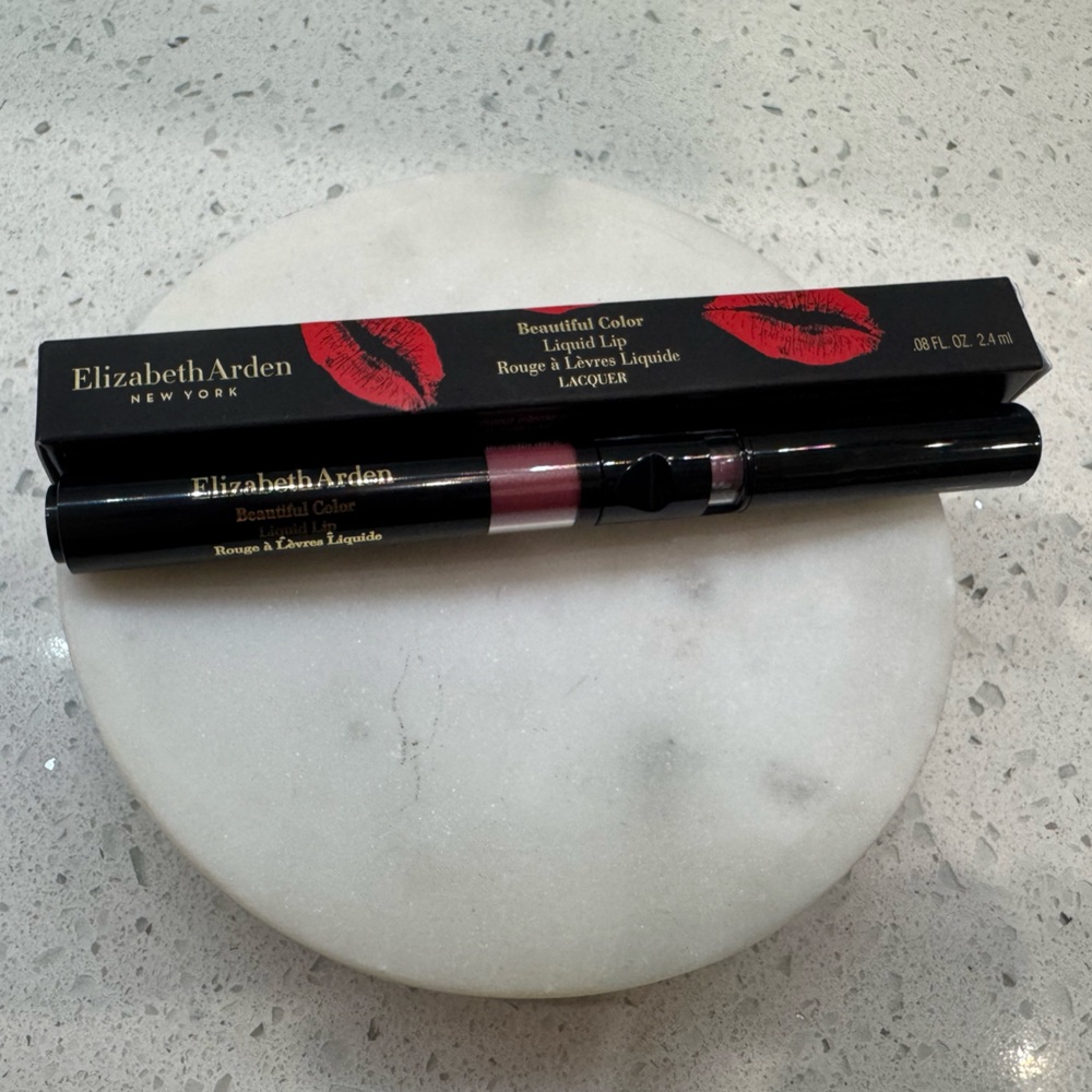 Elizabeth Arden Beautiful Color Liquid Lip- Casual